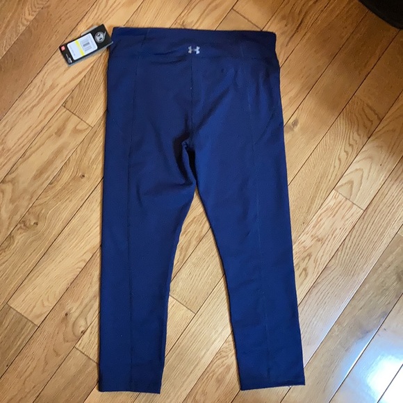 NWT! Under Armour navy cropped athletic pants - Picture 4 of 4